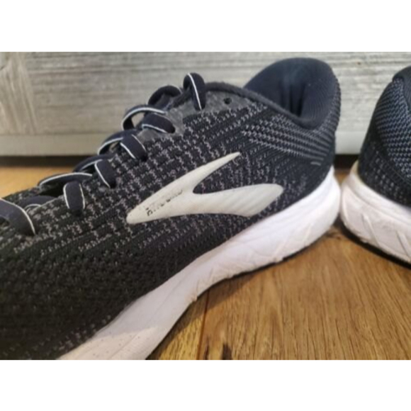 BROOKS Revel 3 Running Sneaker Black/ White Size 11 Medium (В) 1203021В012